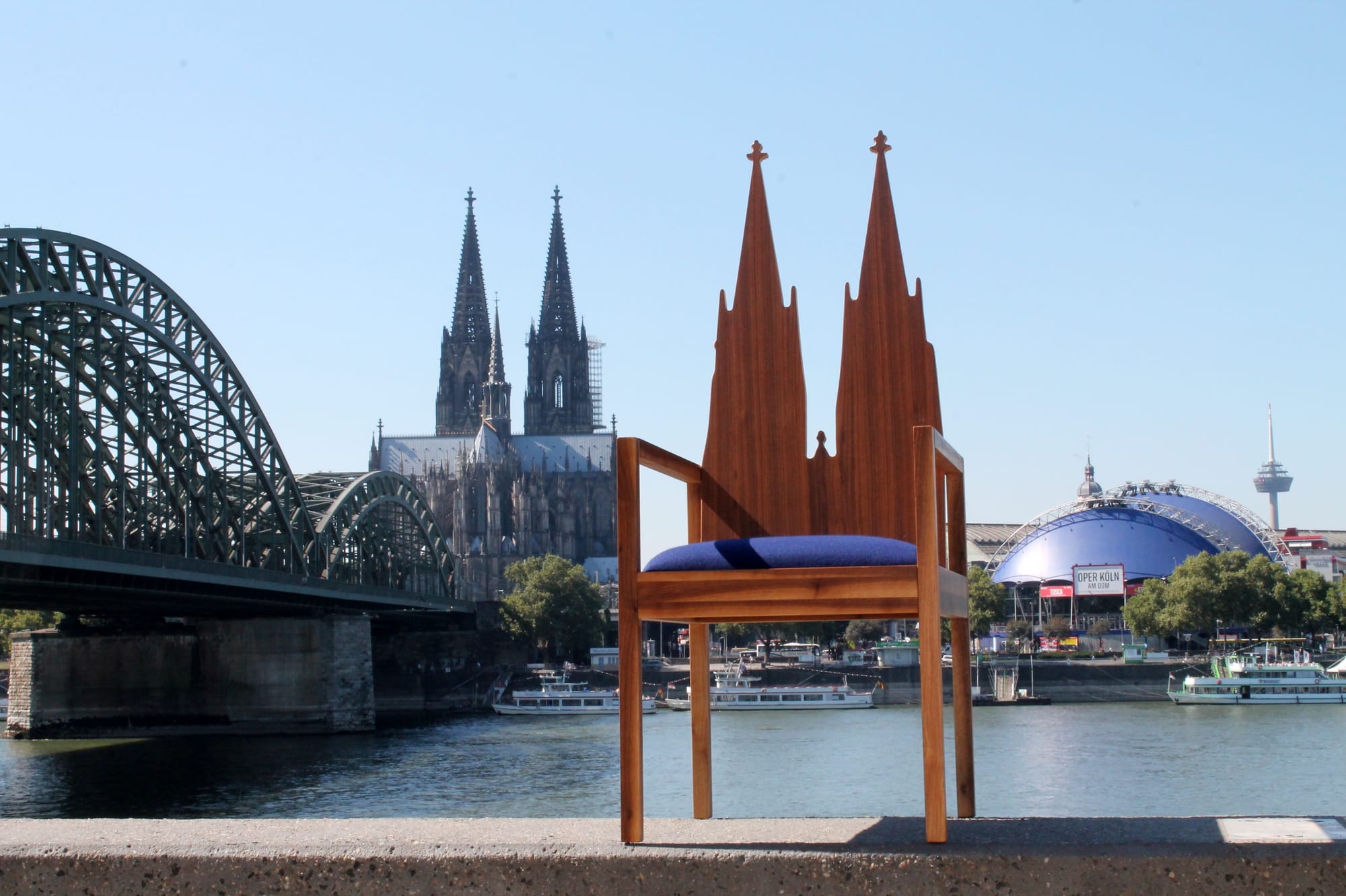 PRACHTWERK Stuhl – Dom Thron vorm Dom.